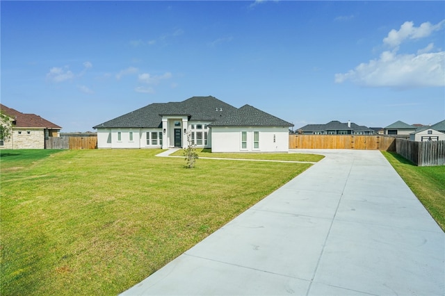 view of front facade featuring a front yard