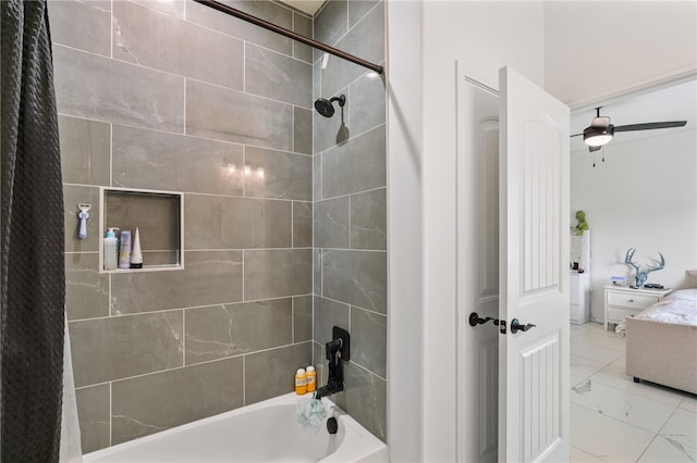 bathroom featuring ceiling fan and tiled shower / bath