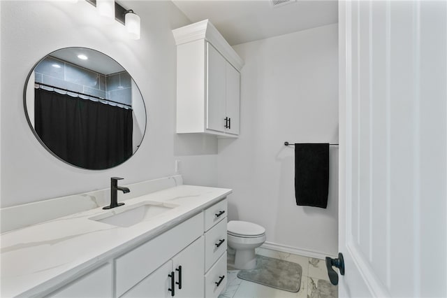 bathroom with curtained shower, vanity, and toilet