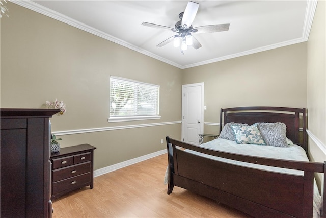 bedroom featuring ornamental molding, light wood-type flooring, and ceiling fan