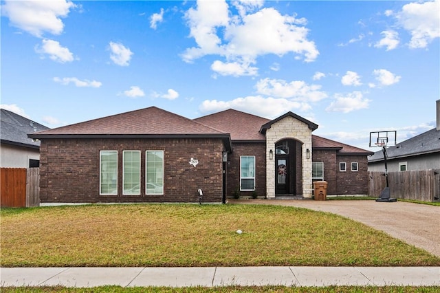 view of front facade with a front lawn