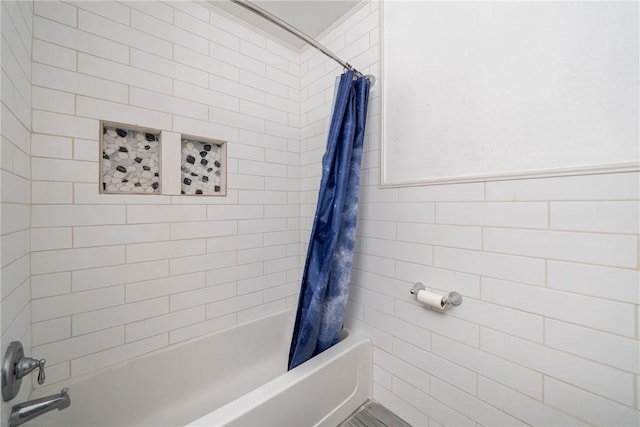 bathroom with shower / tub combo with curtain