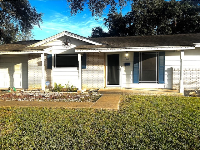 ranch-style home with a front lawn