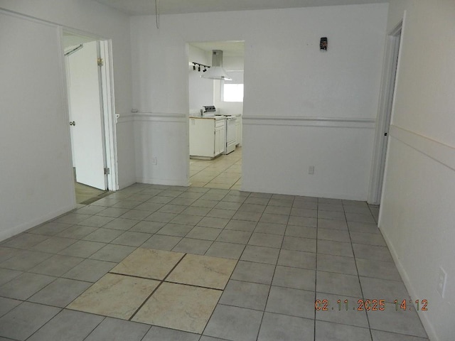 unfurnished room with light tile patterned floors