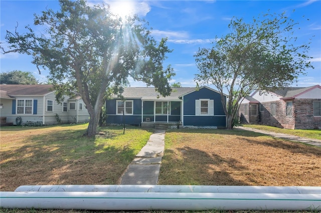 view of front of home featuring a front lawn