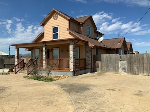 view of front of property featuring a porch