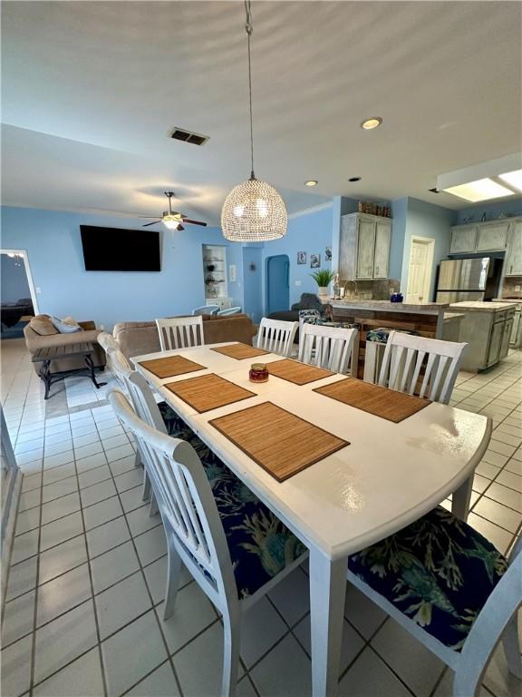 dining area featuring light tile patterned floors, recessed lighting, visible vents, and ceiling fan