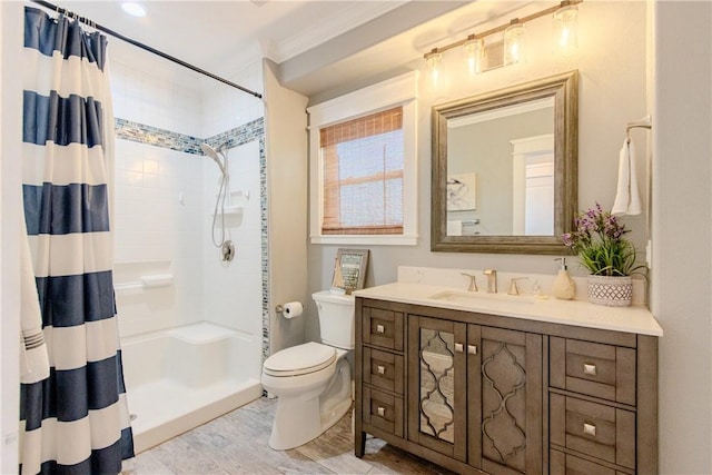 356 E Sagebrush St, Rockport, TX 78382 - full bath with toilet, vanity, and a shower with shower curtain