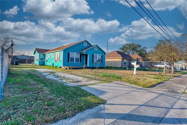 view of front of home featuring a front lawn