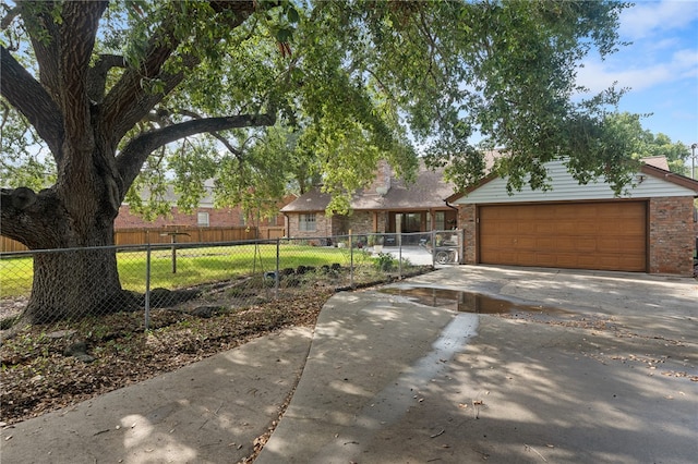 view of front of home featuring a front lawn