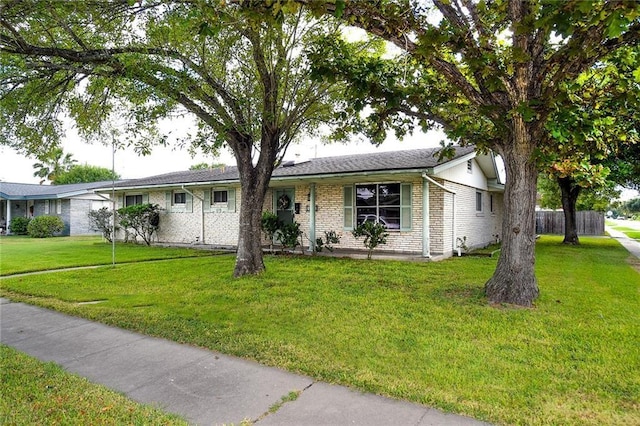 single story home featuring a front lawn