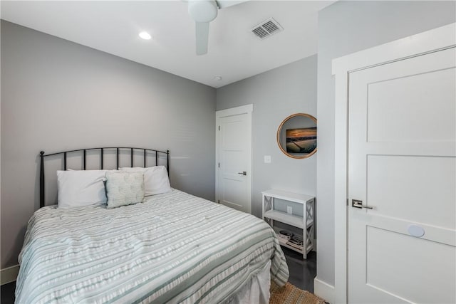 bedroom with ceiling fan