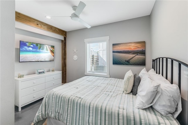 bedroom with ceiling fan