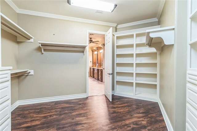 6522 Miranda Dr, Corpus Christi, TX 78414 - walk in closet featuring wood finished floors and a ceiling fan