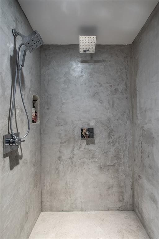 901 N Upper Broadway St Unit 206, Corpus Christi, TX 78401 - bathroom with tiled shower