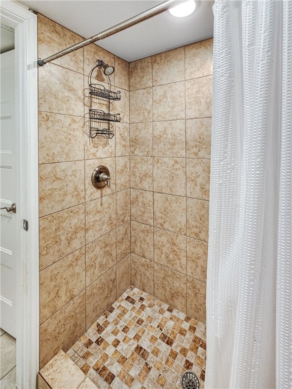 bathroom featuring curtained shower