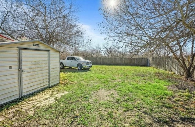 view of yard with a storage shed