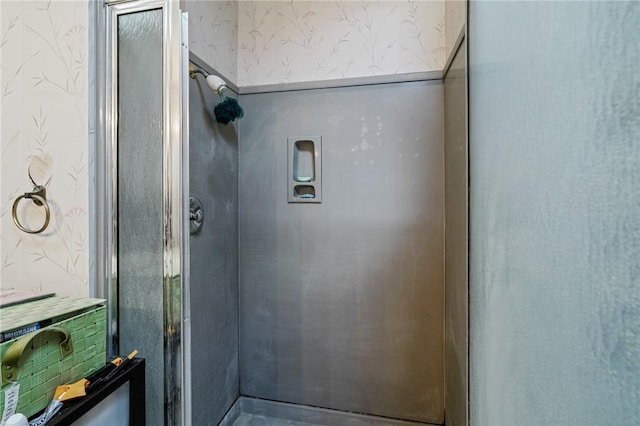 6906 Whalen Dr, Corpus Christi, TX 78413 - full bath with wallpapered walls and a stall shower