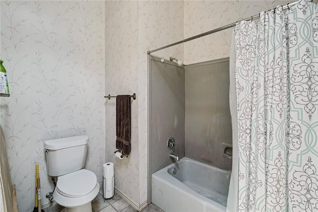 6906 Whalen Dr, Corpus Christi, TX 78413 - full bath featuring wallpapered walls and shower / tub combo with curtain