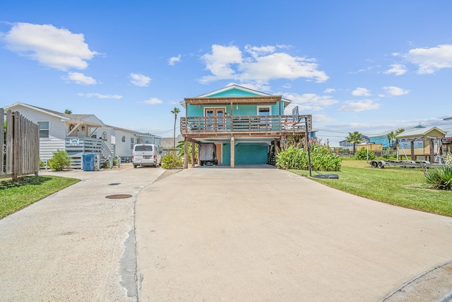 view of front of house featuring a garage and a front yard