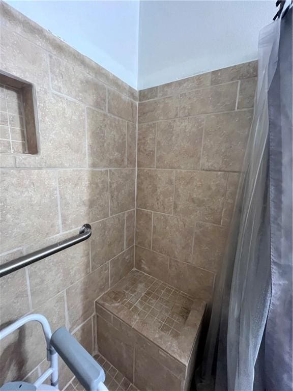 3101 Saskatchewan Dr, Corpus Christi, TX 78414 - full bath featuring tiled shower
