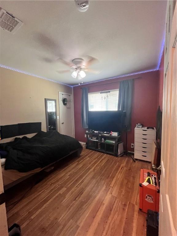 3101 Saskatchewan Dr, Corpus Christi, TX 78414 - bedroom featuring light wood-style flooring and a ceiling fan