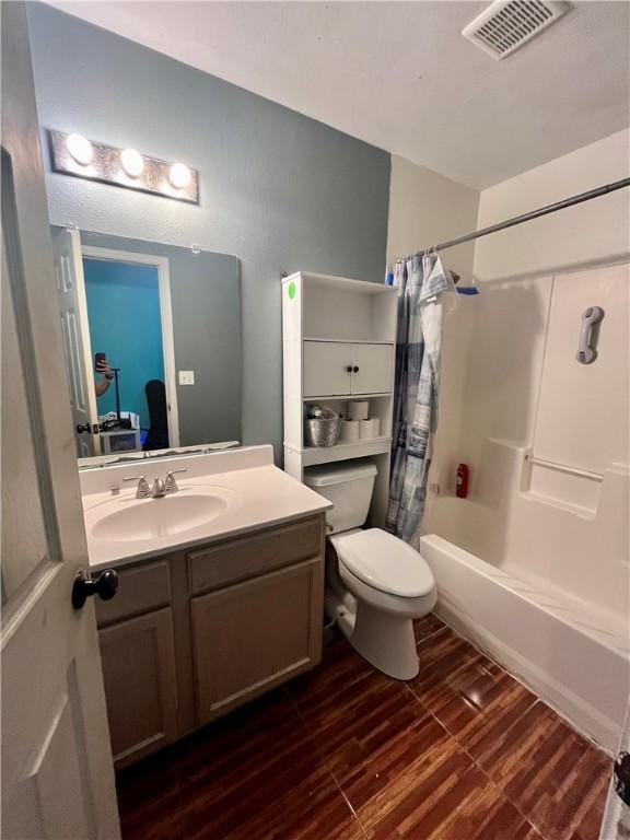3101 Saskatchewan Dr, Corpus Christi, TX 78414 - bathroom featuring shower / bath combo, vanity, and wood finished floors