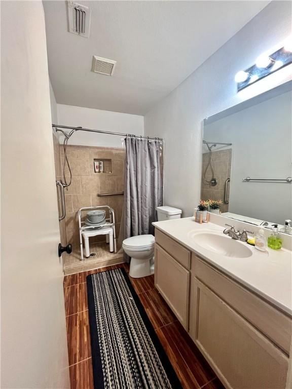 3101 Saskatchewan Dr, Corpus Christi, TX 78414 - bathroom featuring a shower with shower curtain and vanity