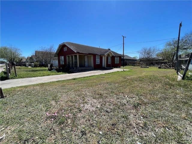 view of front of house with a front yard