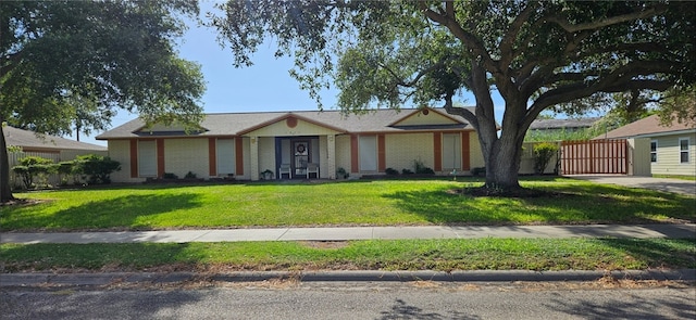 view of front of property with a front yard