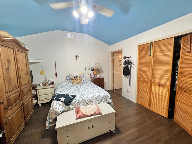 bedroom with dark wood-type flooring, ceiling fan, vaulted ceiling, and a closet