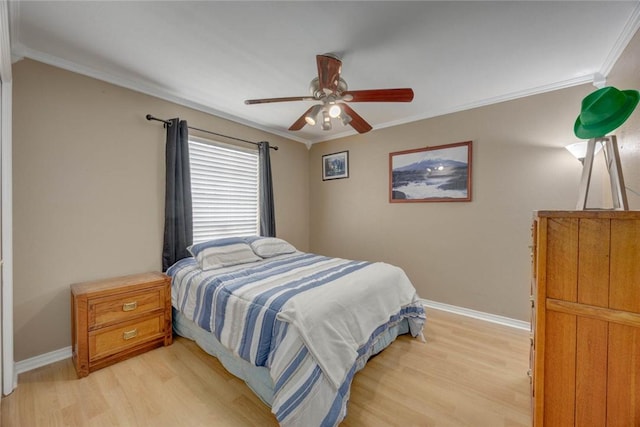 7313 Prairie Dr, Corpus Christi, TX 78413 - bedroom with light wood finished floors, ornamental molding, and a ceiling fan