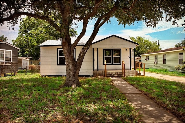 3740 Brooks Dr, Corpus Christi, TX 78408 - bungalow-style home featuring covered porch
