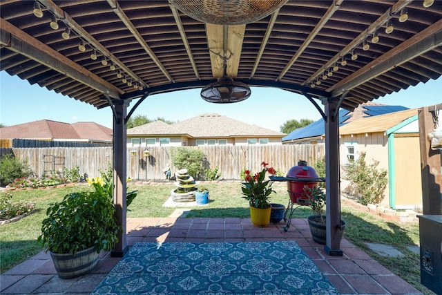 view of patio featuring ceiling fan