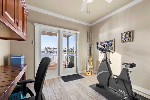 workout area featuring light wood-type flooring, a water view, ceiling fan, and ornamental molding