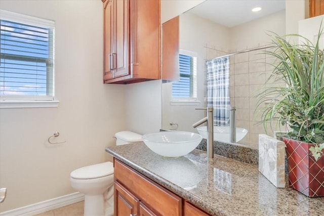 full bath featuring vanity, baseboards, toilet, and a shower with curtain
