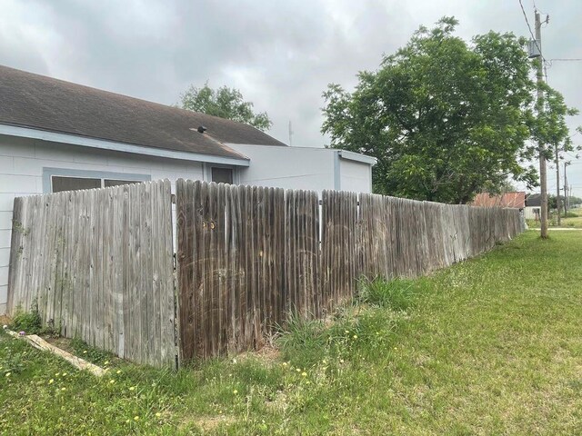 601 E Lucille St, Hebbronville, TX 78361 - photo 5