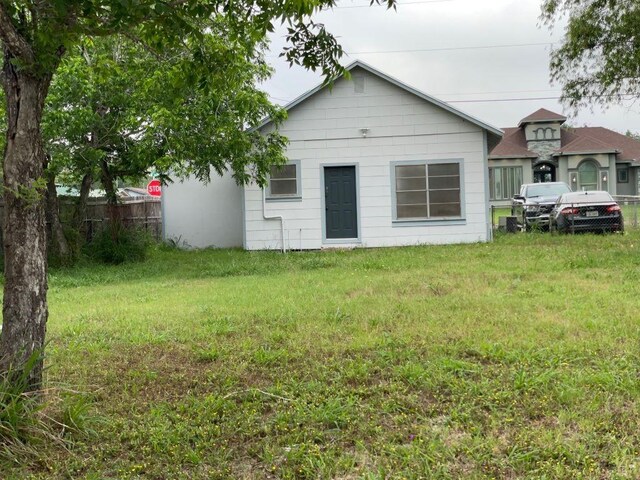 601 E Lucille St, Hebbronville, TX 78361 - photo 3