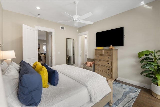 bedroom featuring baseboards, visible vents, ceiling fan, dark wood-type flooring, and recessed lighting