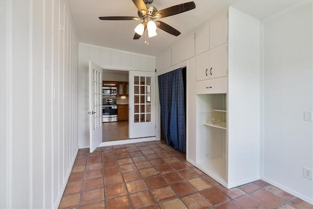 1009 Driftwood Pl, Corpus Christi, TX 78411 - interior space featuring appliances with stainless steel finishes, white cabinetry, and ceiling fan