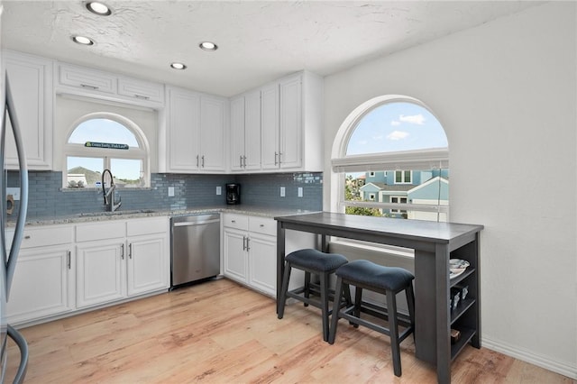 109 Tarpon Ct, Aransas Pass, TX 78336 - kitchen with stainless steel appliances, a sink, healthy amount of natural light, white cabinets, and recessed lighting