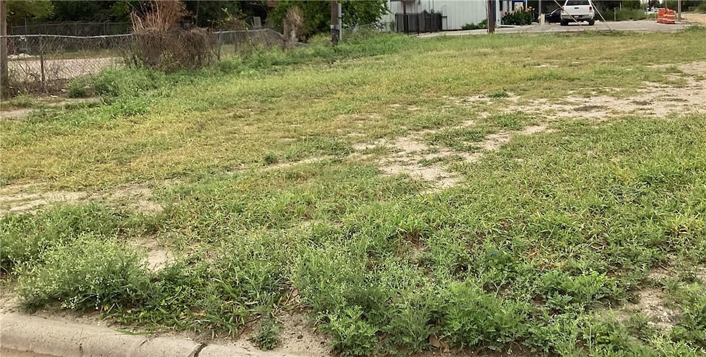 400 Cecilia St, Alice, TX 78332 - photo 3