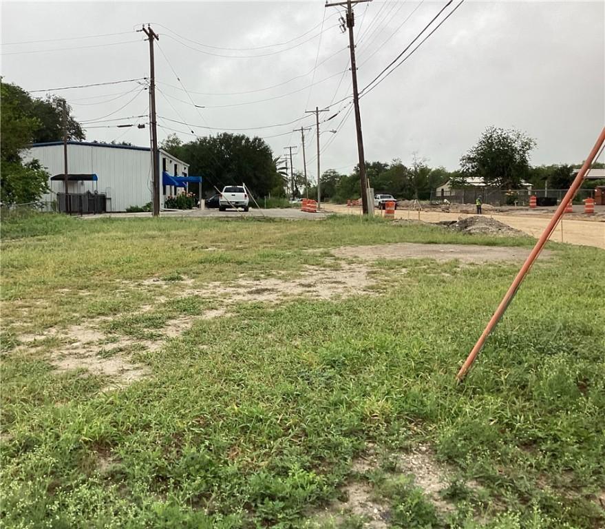 400 Cecilia St, Alice, TX 78332 - photo 1