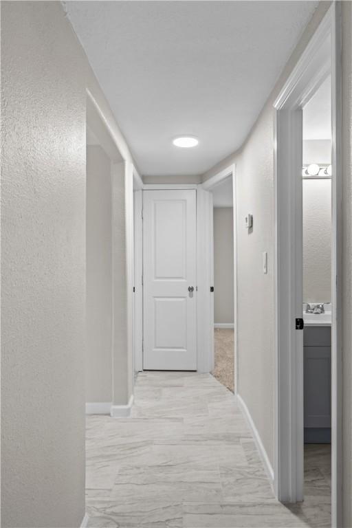 5611 Nelson, Corpus Christi, TX 78411 - hall with a textured wall and light marble finish floors