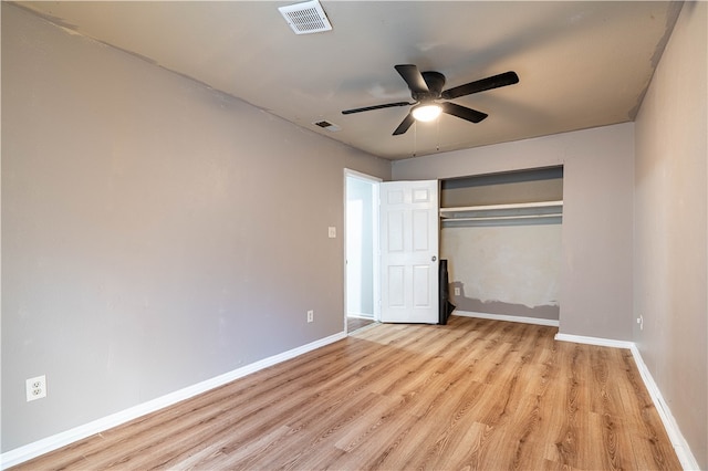 unfurnished bedroom with a closet, ceiling fan, and light hardwood / wood-style flooring