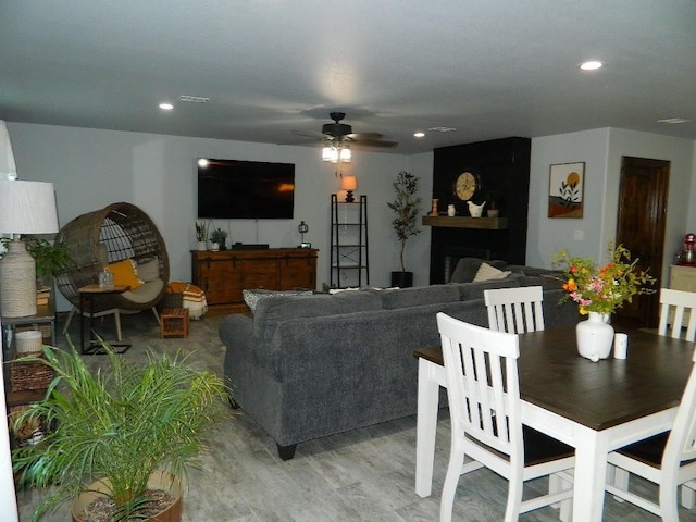 2545 Poinsetta Pl, Ingleside, TX 78362 - living area with ceiling fan, recessed lighting, and light wood-type flooring