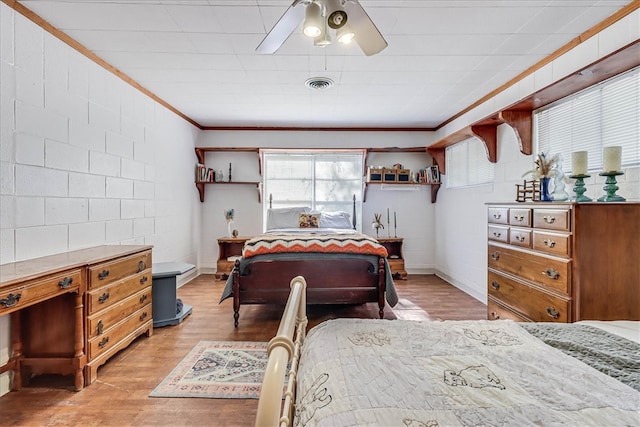 bedroom featuring light hardwood / wood-style floors, ceiling fan, and crown molding