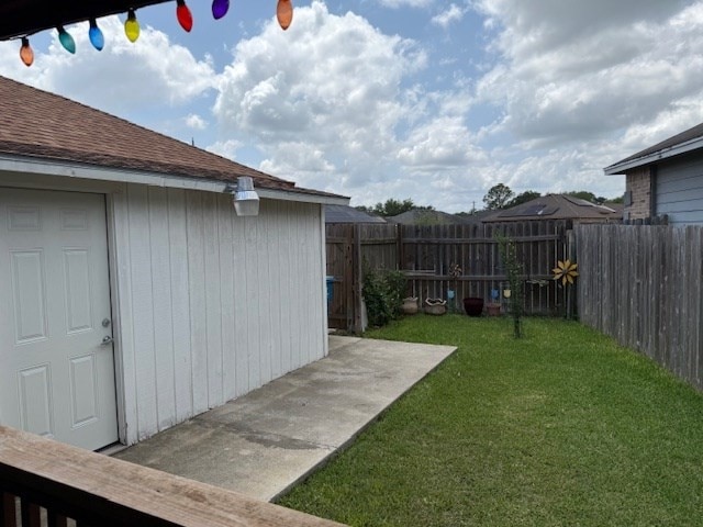 1002 Blue Crest Ln, Beeville, TX 78102 - view of yard