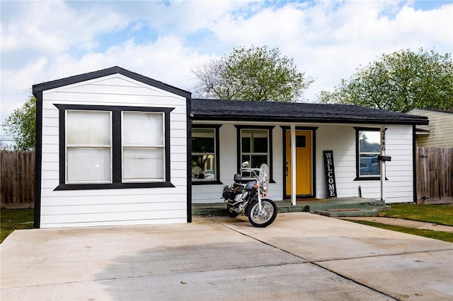 single story home with a porch