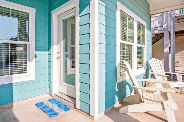 entrance to property featuring covered porch